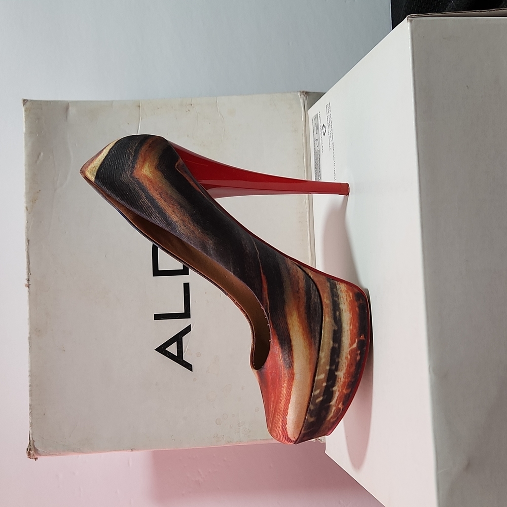 Shoes - Picture 3 of 4